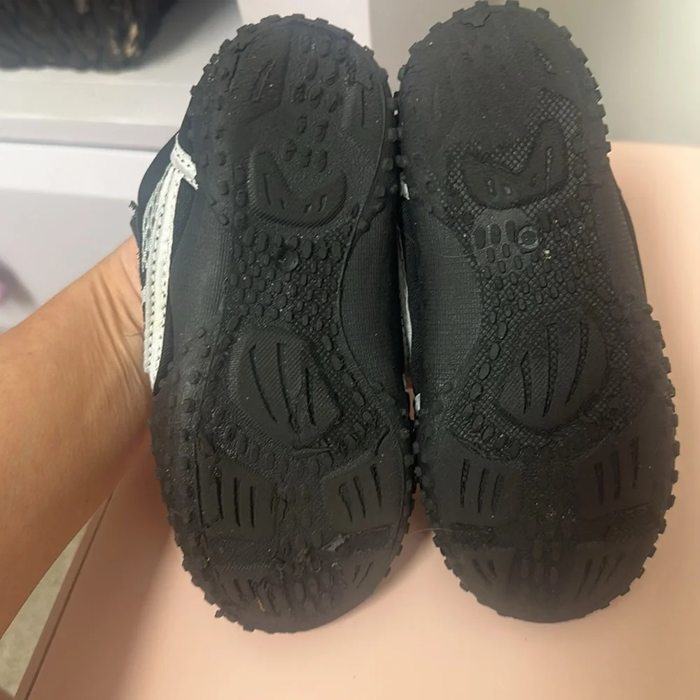 Unisex Kids Black and White Water Shoes SZ 12